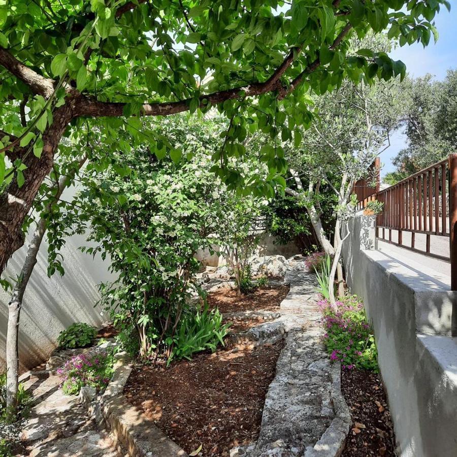 Tara'S Apartman Supetar Exterior photo